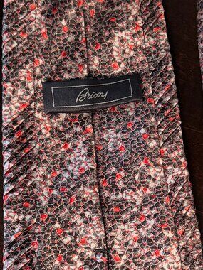 Brioni 100% Silk Handmade Italy Pleated Mosaic Speckled Necktie Red Black Gray